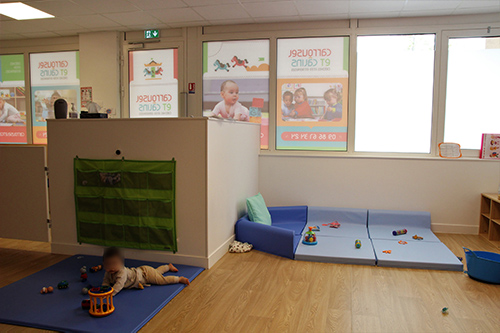 Crèche Carrousel et calins Brétigny bouget - intérieur entré