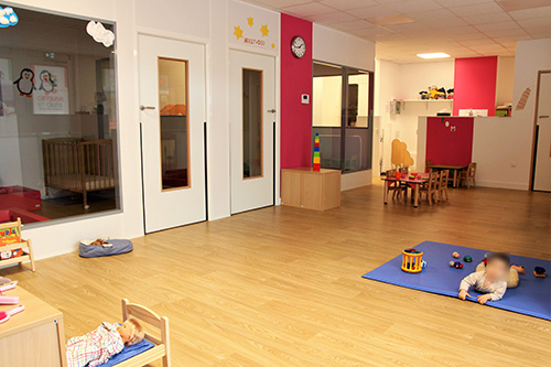 Crèche Carrousel et calins Brétigny bouget - intérieur espace jeux